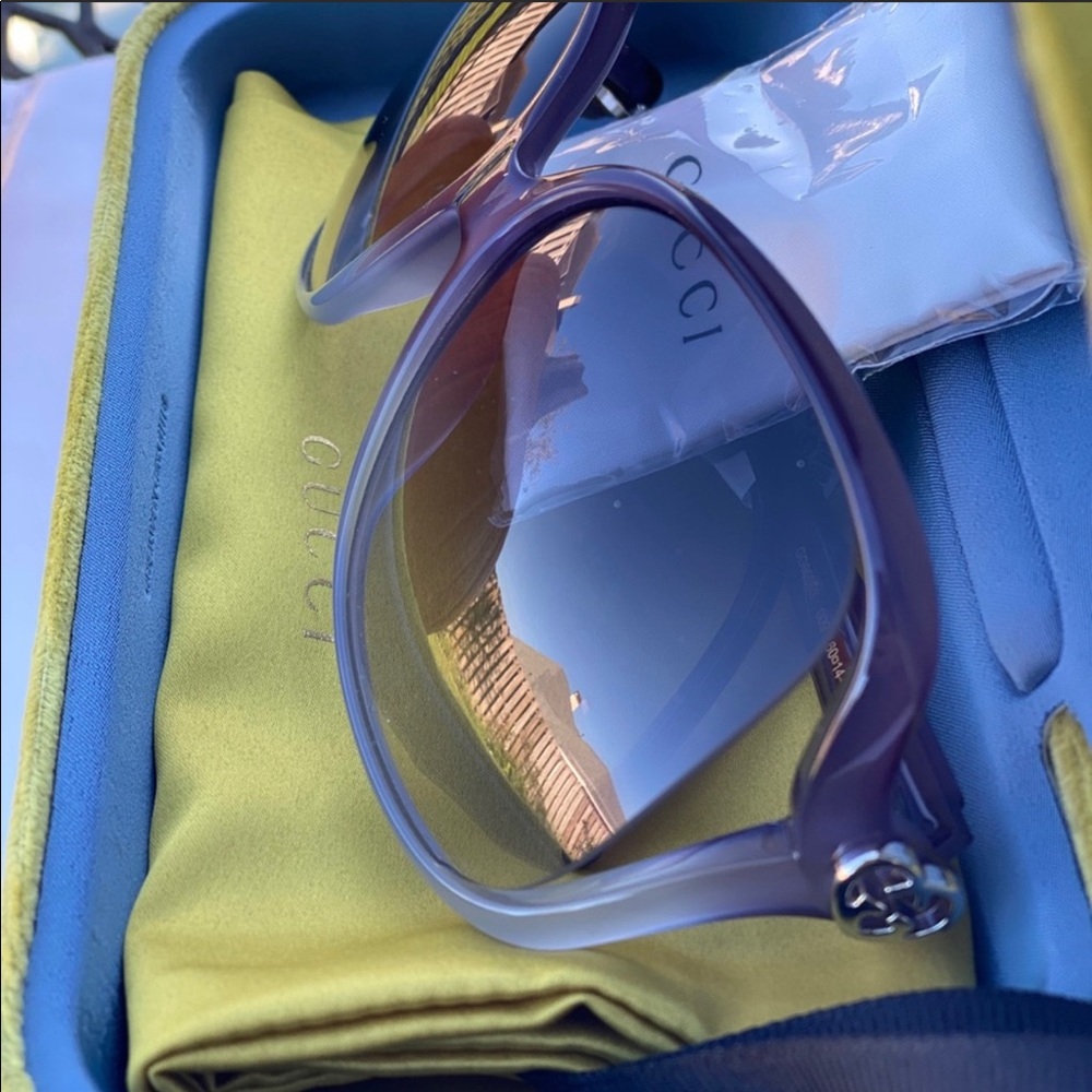 Gucci sunglasses 🕶💓💓 - Picture 4 of 9